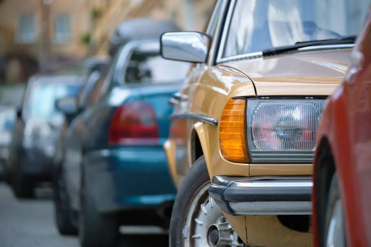 Hai un’auto a benzina o diesel più vecchia di tre anni? Ecco cosa devi cambiare subito Immagine selezionata