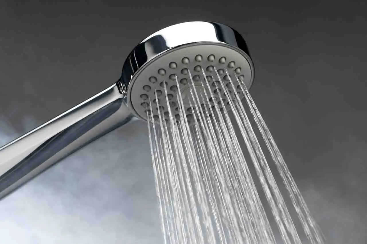 Acqua calda, cambiano le regole: rischio stangata per i proprietari di immobili? Immagine selezionata