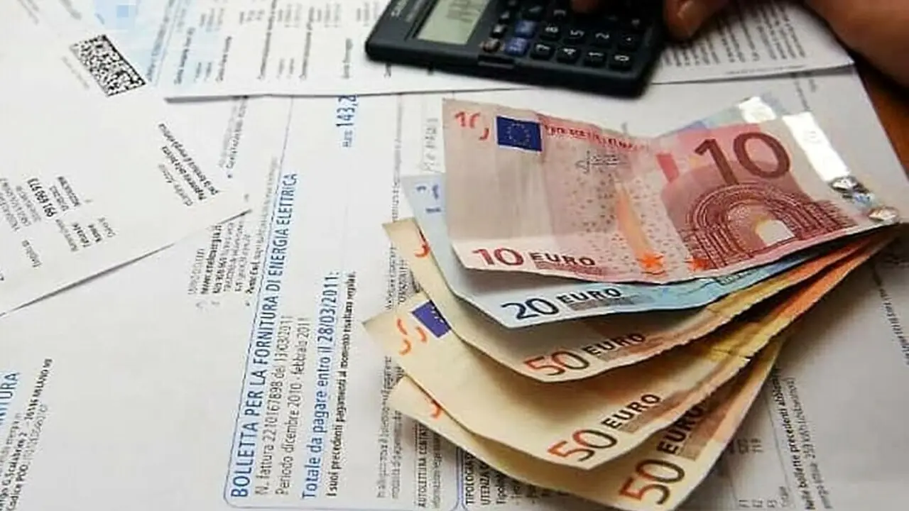 Bollette troppo alte? I 4 elettrodomestici da scollegare per risparmiare subito Immagine selezionata