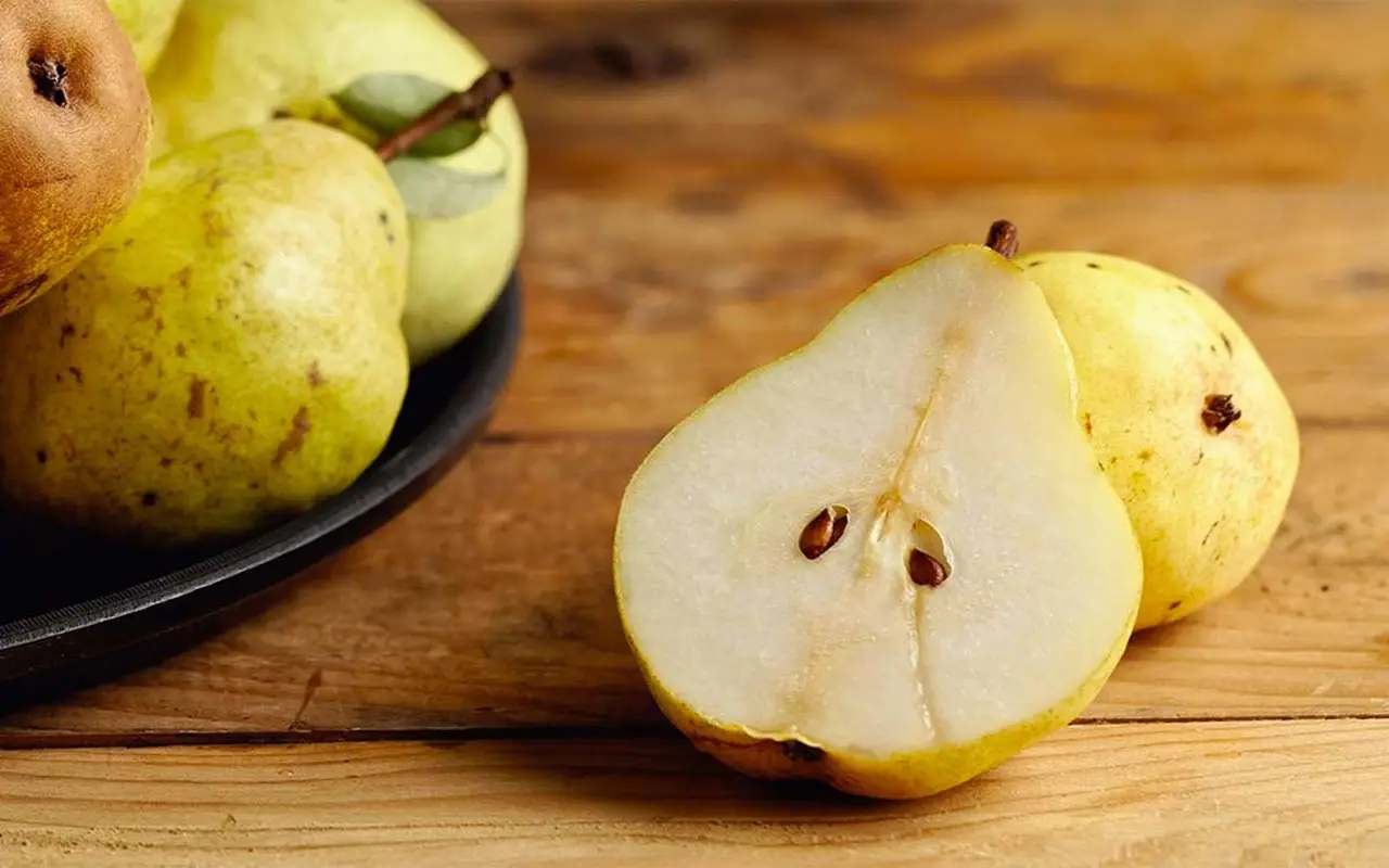 Mangiare pere a stomaco vuoto: ecco i benefici nascosti Immagine selezionata