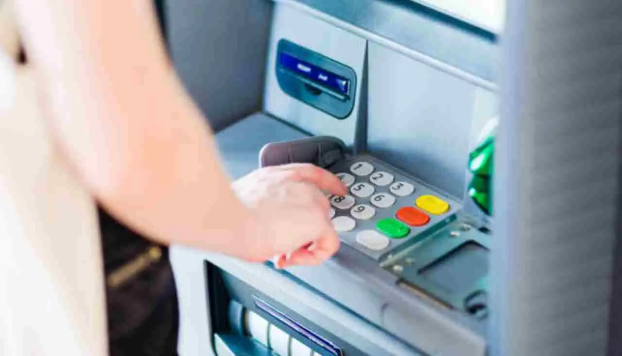 Allarme bancomat ecco il segnale che indica una possibile truffa Immagine selezionata