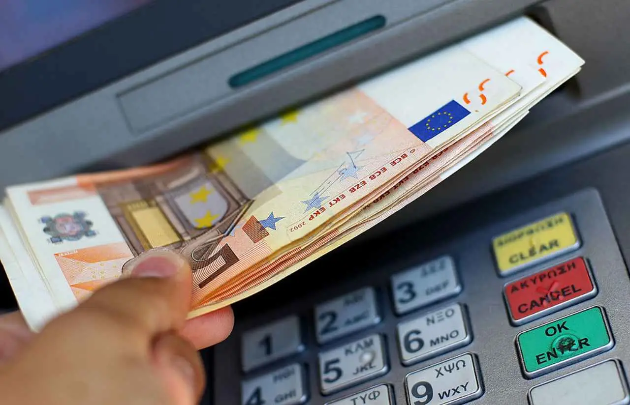 Allarme bancomat ecco il segnale che indica una possibile truffa Immagine selezionata