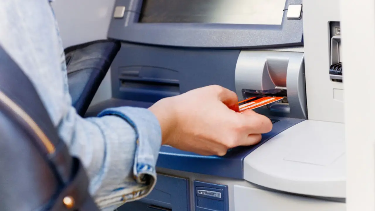 Allarme bancomat ecco il segnale che indica una possibile truffa Immagine selezionata