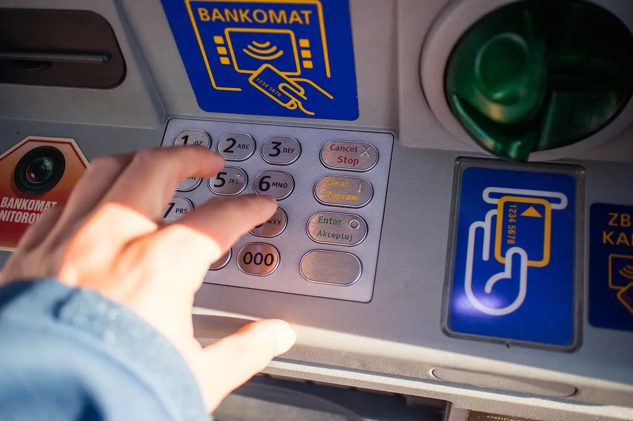 Allarme bancomat ecco il segnale che indica una possibile truffa Immagine selezionata