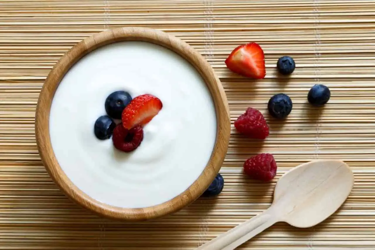 Mangiare lo yogurt ogni giorno: ecco i benefici e le controindicazioni Immagine selezionata