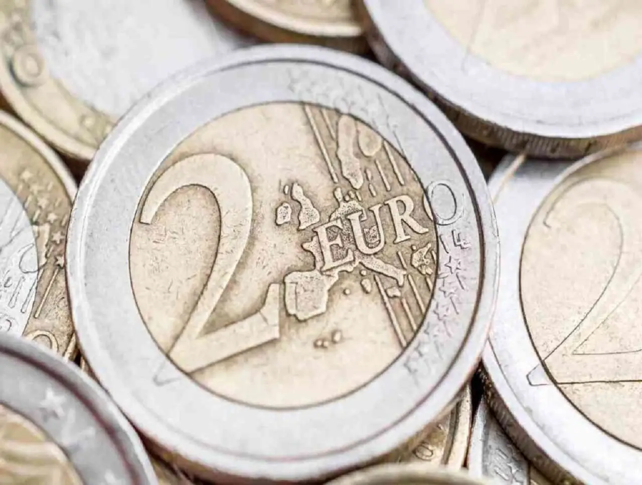 2 euro rari valgono più delle banconote: ecco come riconoscerli e rivenderli Immagine selezionata
