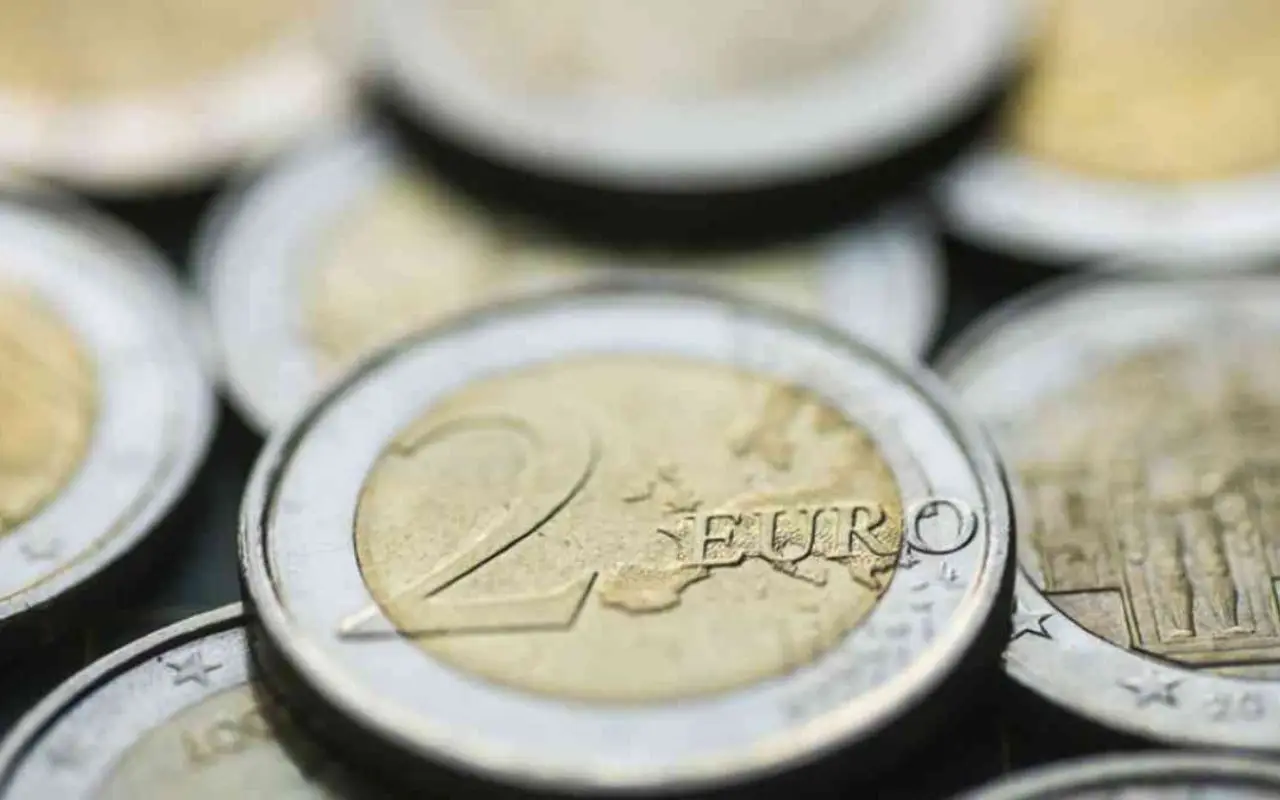 2 euro rari valgono più delle banconote: ecco come riconoscerli e rivenderli Immagine selezionata