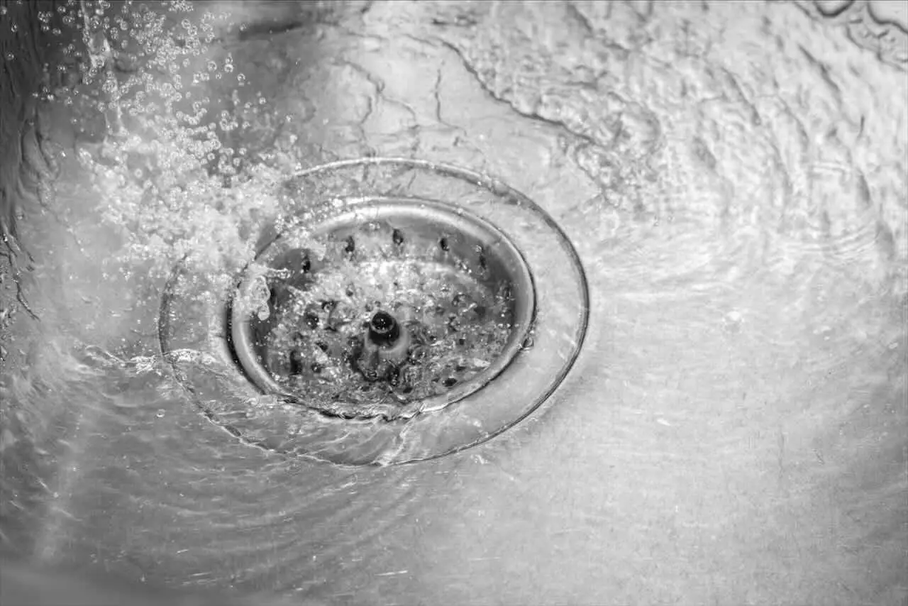 Come liberare immediatamente i tubi di scarico intasati: ecco il trucco geniale Immagine selezionata